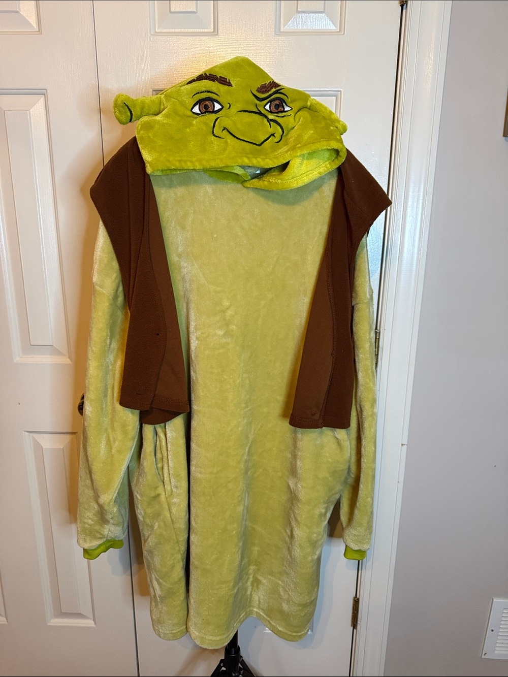 Shrek Hooded Blanket - Picture 2 of 4
